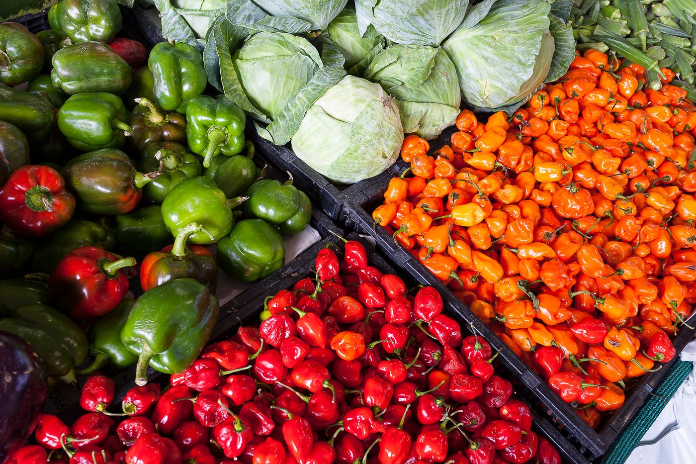 Fresh produce at market — post-harvest loss can erase a third of some harvests before sale